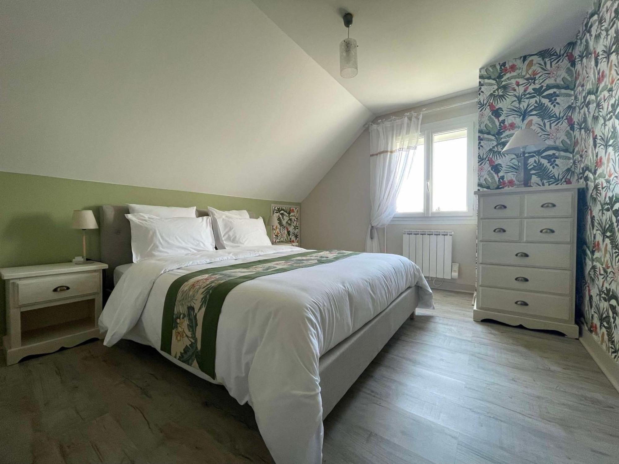 Des Roux Et Des Pious Suite De 35 A 60 M2 Et 3 Chambres Pour Groupe De 2 A 6 Personnes Civray-de-Touraine Exterior photo